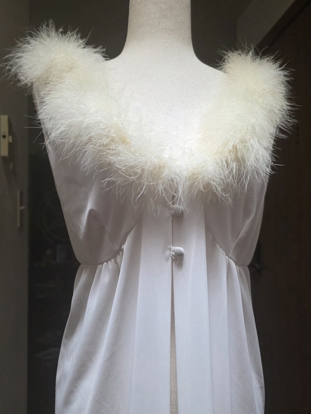 Vintage 70s White Ivory Faux Feather Trim Sleeveless Robe - Picture 4 of 10